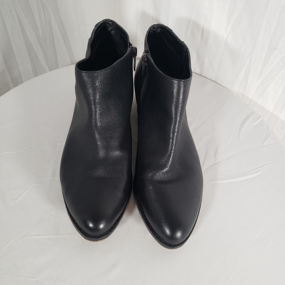 Vince Camuto Shoes - Vince Camuto's Black Leather Booties Sz 10
